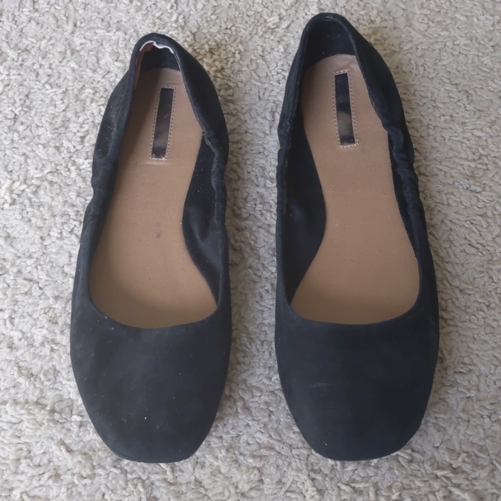 Tahari Zorel Flat Black Suede Sz 8.5/9.5